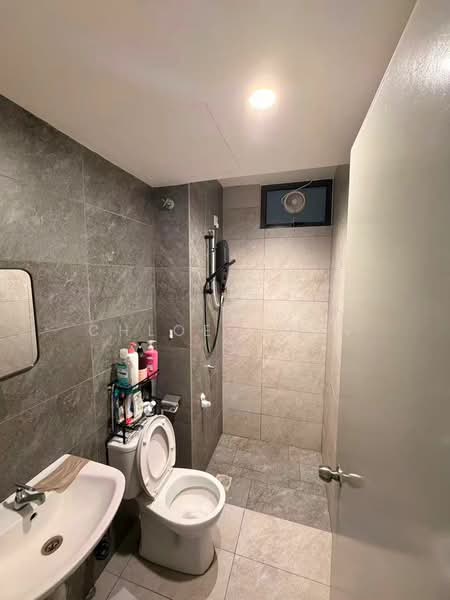Servis Apartment untuk Disewa di Traders Park - Chloe Chan - Bathroom - PropertyGuru.com.my