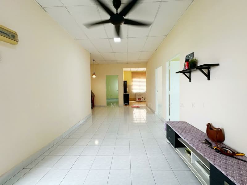 Rumah Flat untuk Dijual di Taman Pendamar Indah 2 - Danial Mohd Zaki - Living Room - PropertyGuru.com.my