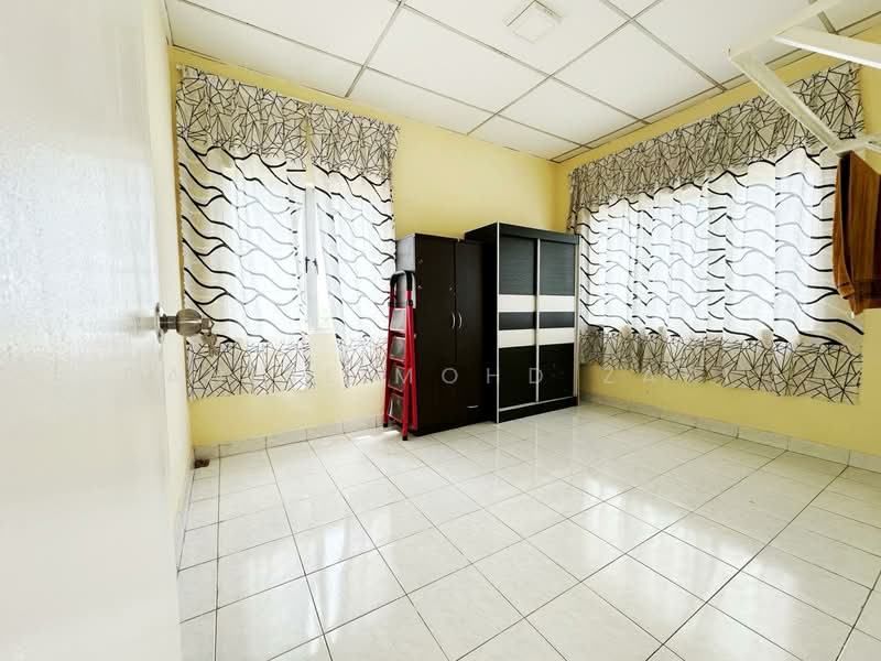 Rumah Flat untuk Dijual di Taman Pendamar Indah 2 - Danial Mohd Zaki - Bedroom - PropertyGuru.com.my
