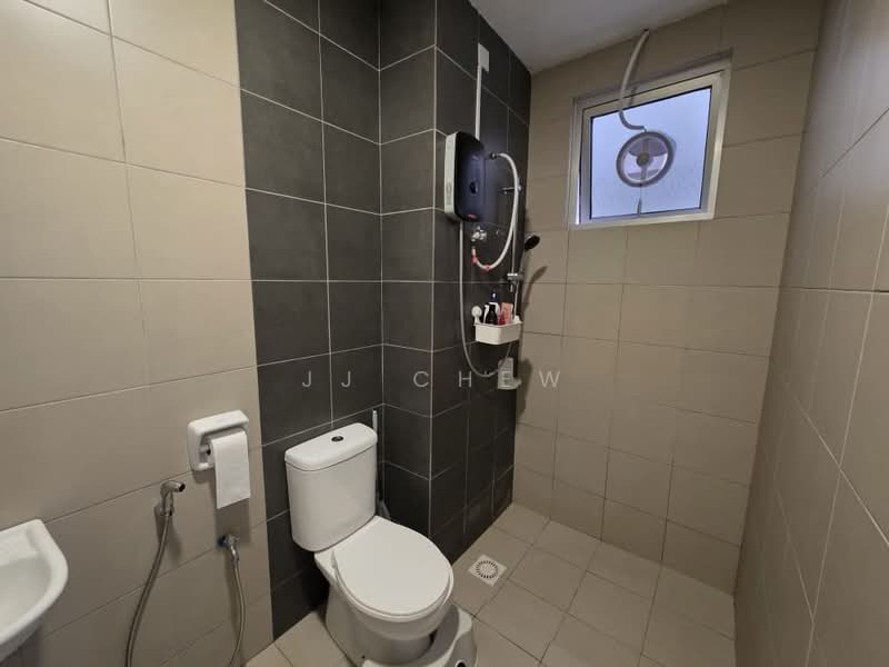 Servis Apartment untuk Dijual di SkyLake Residence - JJ Chew - Bathroom - PropertyGuru.com.my