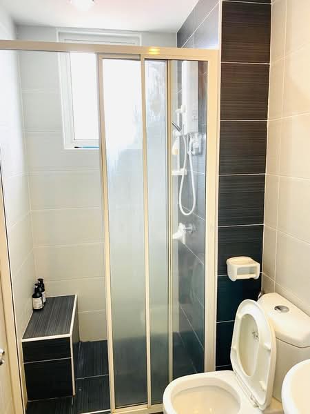 Kondominium untuk Dijual di Reflections Condominium - Jeff Tan - Bathroom - PropertyGuru.com.my