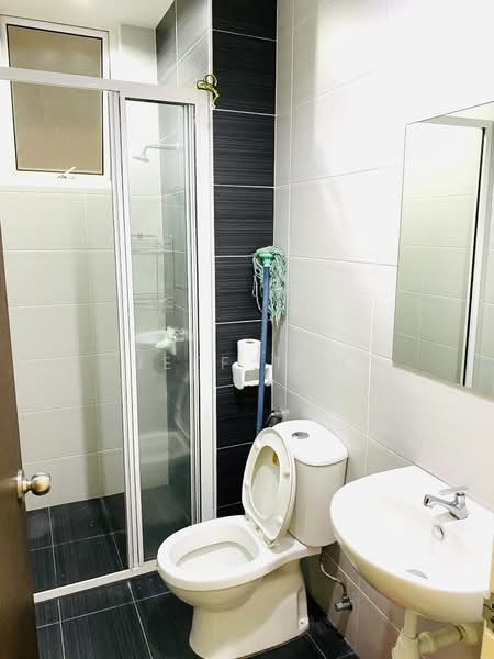Kondominium untuk Dijual di Reflections Condominium - Jeff Tan - Bathroom - PropertyGuru.com.my