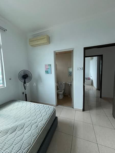 Pangsapuri untuk Dijual di Sri Samudera Apartment (Seaview Residence Suites) - Jason Tan - Bedroom - PropertyGuru.com.my