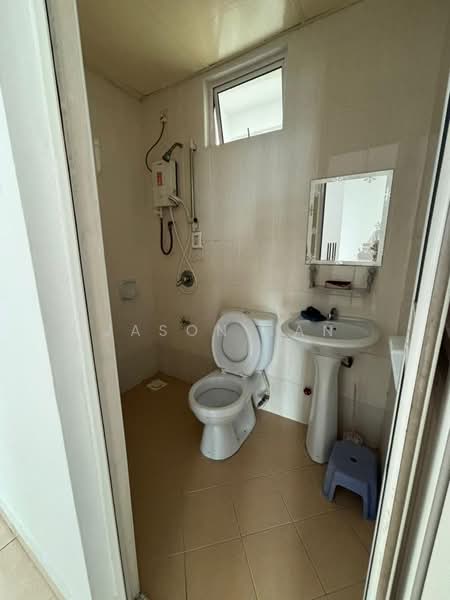 Pangsapuri untuk Dijual di Sri Samudera Apartment (Seaview Residence Suites) - Jason Tan - Bathroom - PropertyGuru.com.my
