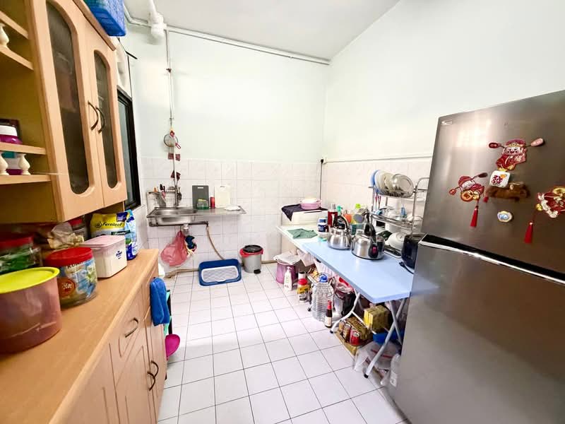 Townhouse for Sale in Taman Tampoi Indah 2 (Tampoi) - Louis Tan - Kitchen - PropertyGuru.com.my