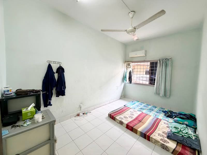 Townhouse for Sale in Taman Tampoi Indah 2 (Tampoi) - Louis Tan - Bedroom - PropertyGuru.com.my