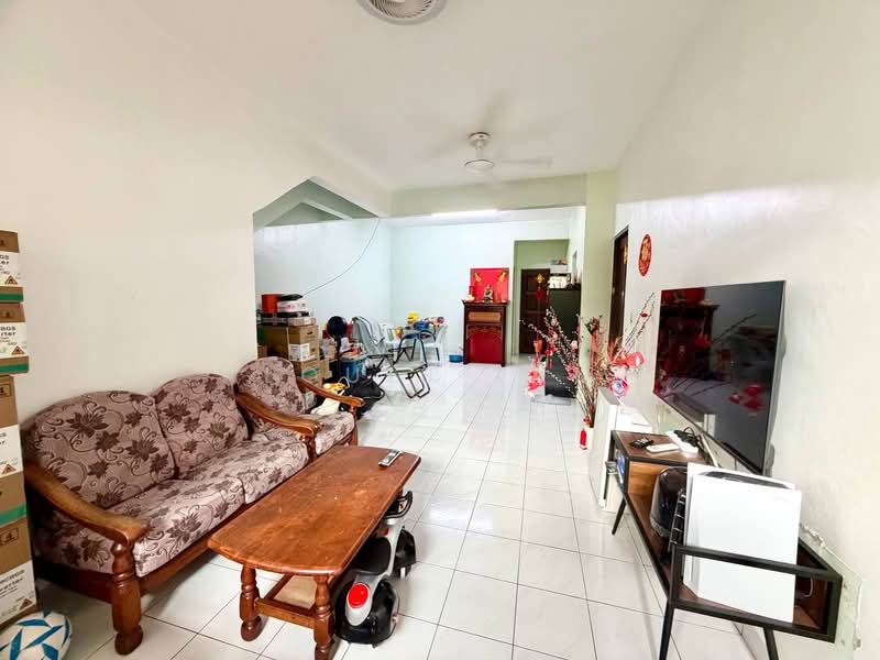 Townhouse for Sale in Taman Tampoi Indah 2 (Tampoi) - Louis Tan - Living Room - PropertyGuru.com.my