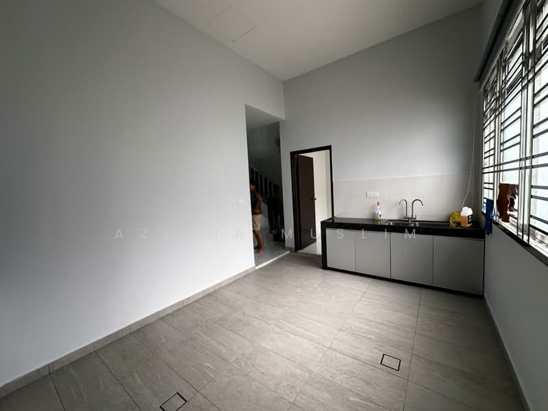 1.5-storey Terraced House for Rent in Taman Indahpura (Kulai) - Azlina Muslim - Kitchen - PropertyGuru.com.my