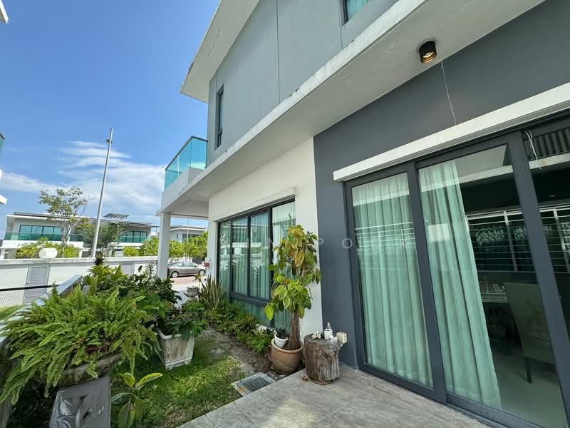 Rumah Berkembar untuk Dijual di D'Island (Puchong) - Kelvin Pook - Exterior - PropertyGuru.com.my