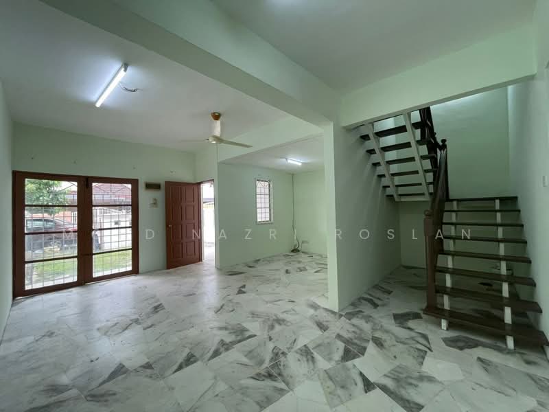 Rumah Teres 2 Tingkat untuk Dijual di Usj 1 (Subang Jaya) - Mohd Nazri Roslan - Living Room - PropertyGuru.com.my