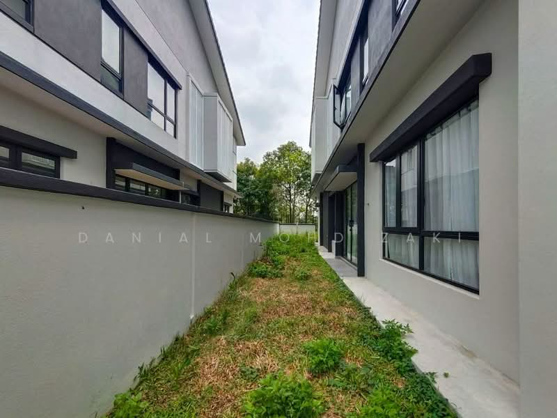 Rumah Berkembar untuk Dijual di Telok Panglima Garang (Selangor) - Danial Mohd Zaki - PropertyGuru.com.my