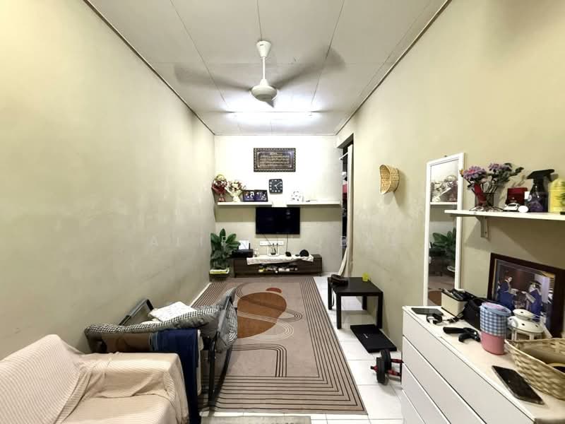 Rumah Teres 1 Tingkat untuk Dijual di Seksyen 30 (Shah Alam) - Aliff Iqbal - Living Room - PropertyGuru.com.my
