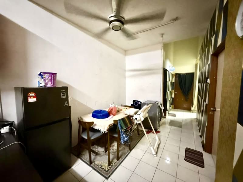 Rumah Teres 1 Tingkat untuk Dijual di Seksyen 30 (Shah Alam) - Aliff Iqbal - Dining Room - PropertyGuru.com.my