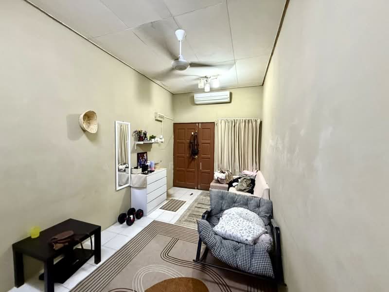 Rumah Teres 1 Tingkat untuk Dijual di Seksyen 30 (Shah Alam) - Aliff Iqbal - Living Room - PropertyGuru.com.my