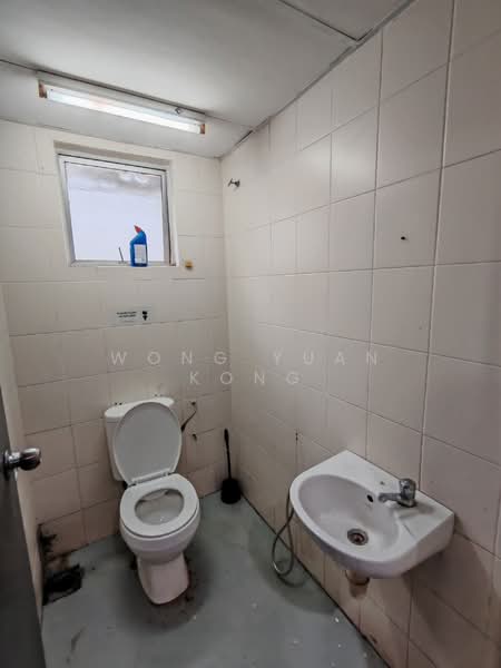 Shop / Office for Rent in Seksyen U13 (Setia Alam) - Wong Yuan Kong - Bathroom - PropertyGuru.com.my