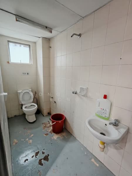 Shop / Office for Rent in Seksyen U13 (Setia Alam) - Wong Yuan Kong - Bathroom - PropertyGuru.com.my