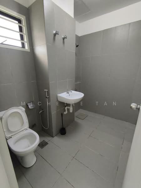 Semi-Detached House for Sale in Banting (Selangor) - Michelle Tan - Bathroom - PropertyGuru.com.my