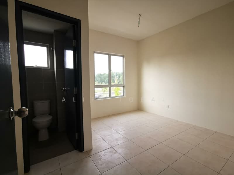 2-storey Terraced House for Sale in Cybersouth (Dengkil) - Aliff Iqbal - Bathroom - PropertyGuru.com.my