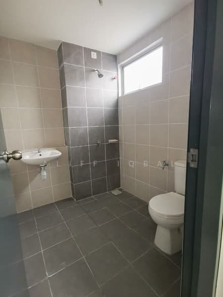 2-storey Terraced House for Sale in Cybersouth (Dengkil) - Aliff Iqbal - Bathroom - PropertyGuru.com.my