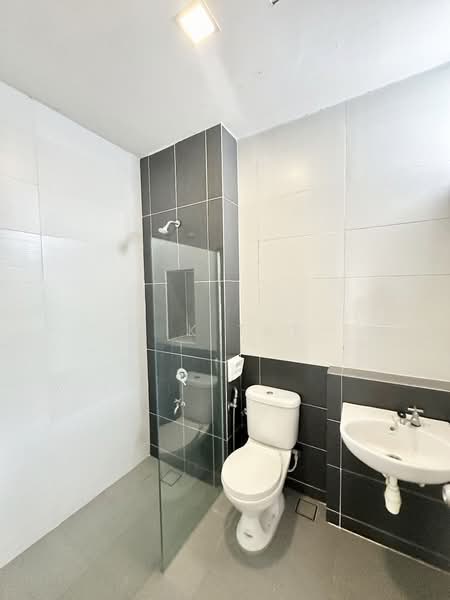 Rumah Kluster untuk Dijual di Taman Adda Heights (Tebrau) - Yik Tat - Bathroom - PropertyGuru.com.my
