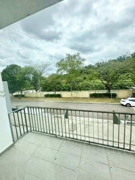 Rumah Kluster untuk Dijual di Taman Adda Heights (Tebrau) - Yik Tat - Balcony - PropertyGuru.com.my