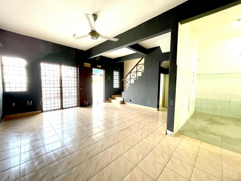 Rumah Teres 2 Tingkat untuk Dijual di Usj 12 (Subang Jaya) - Mohd Nazri Roslan - Living Room - PropertyGuru.com.my