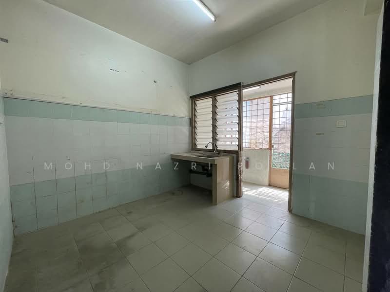 Rumah Teres 2 Tingkat untuk Dijual di Usj 12 (Subang Jaya) - Mohd Nazri Roslan - Kitchen - PropertyGuru.com.my