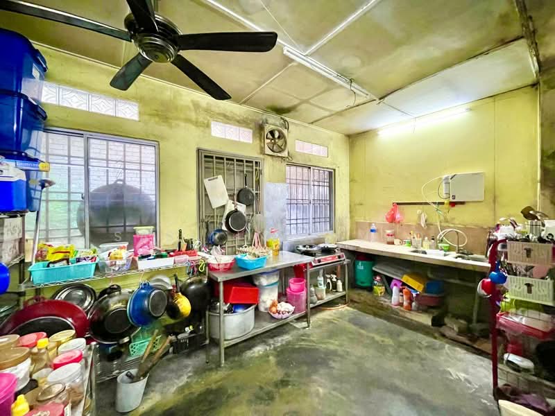 3-storey Terraced House for Sale in Taman Selayang Mulia (Selayang) - Sabirin Ahmad - Kitchen - PropertyGuru.com.my
