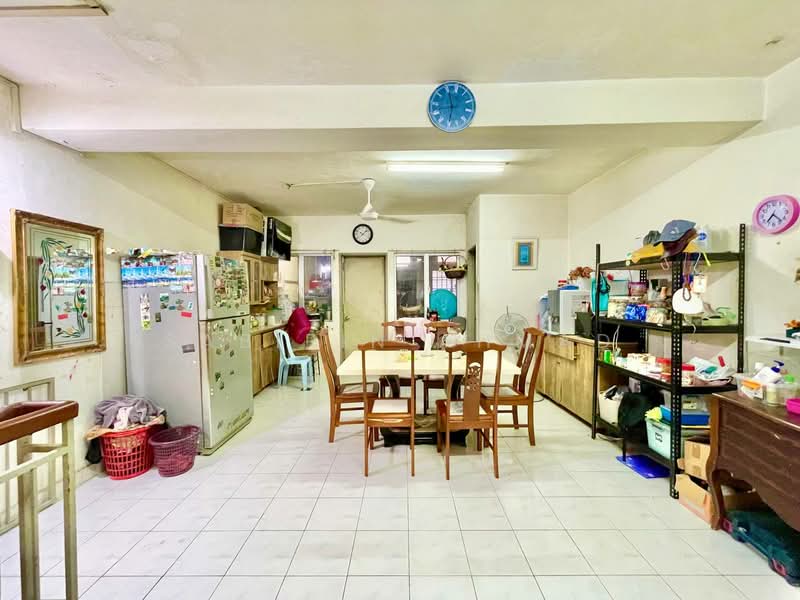 3-storey Terraced House for Sale in Taman Selayang Mulia (Selayang) - Sabirin Ahmad - Dining Room - PropertyGuru.com.my