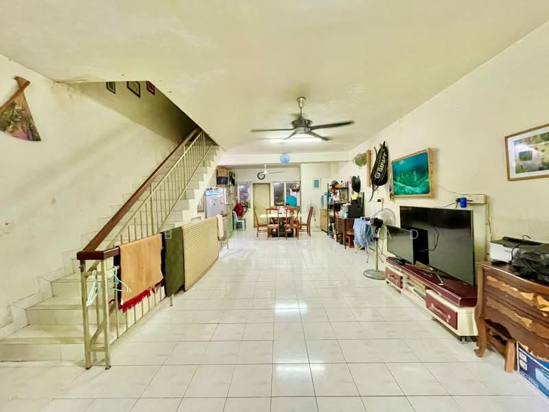 3-storey Terraced House for Sale in Taman Selayang Mulia (Selayang) - Sabirin Ahmad - Living Room - PropertyGuru.com.my