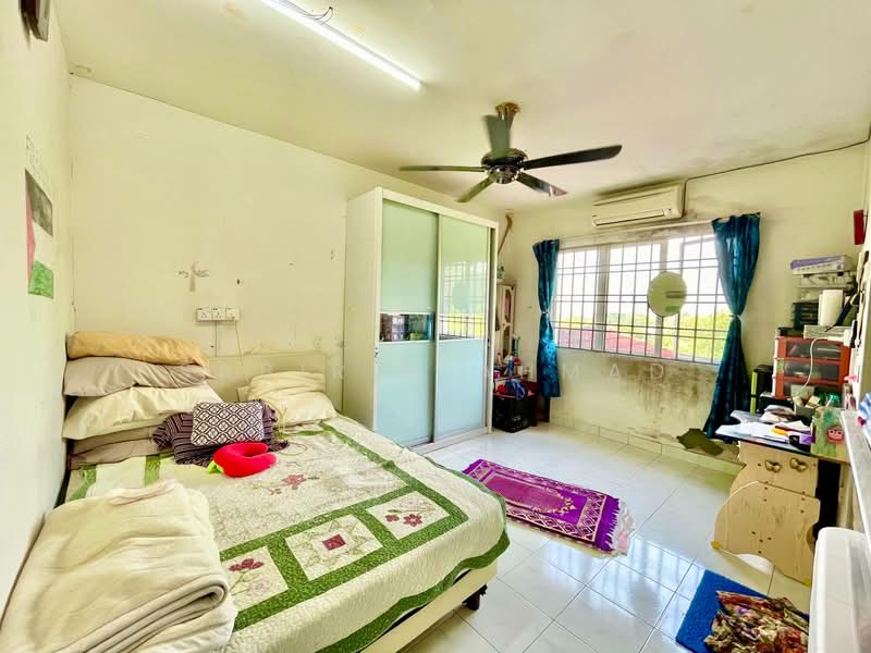 3-storey Terraced House for Sale in Taman Selayang Mulia (Selayang) - Sabirin Ahmad - Bedroom - PropertyGuru.com.my