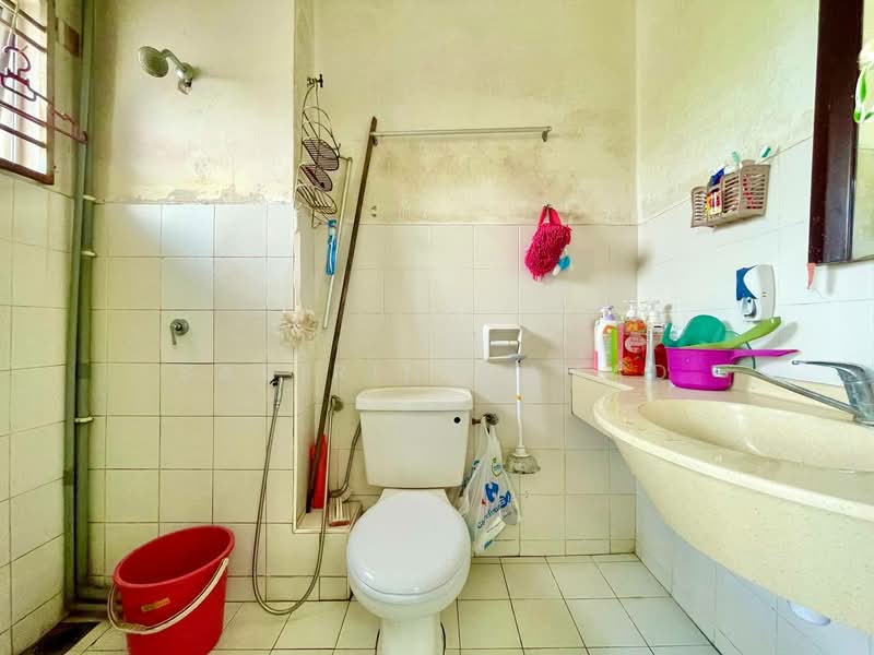 3-storey Terraced House for Sale in Taman Selayang Mulia (Selayang) - Sabirin Ahmad - Bathroom - PropertyGuru.com.my