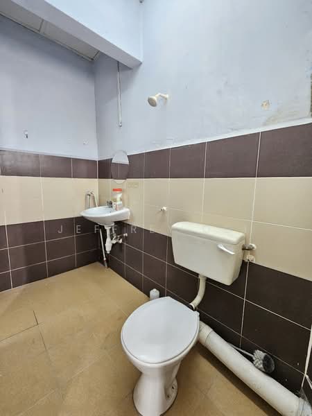 Apartment for Sale at Perdana Villa Deluxe - Jeffrey Ooi - Bathroom - PropertyGuru.com.my