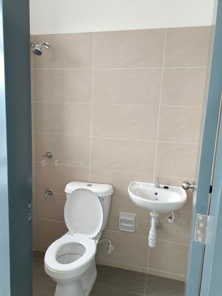 Rumah Teres 2 Tingkat untuk Dijual di Bandar Dato Onn (Tebrau) - Seiya Liang - Bathroom - PropertyGuru.com.my