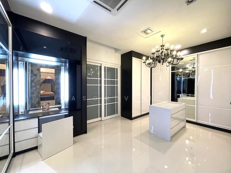 3-storey Terraced House for Sale in Taman Tasik Damai (Sungai Besi) - Jason Vong - Walk-in wardrobe area - PropertyGuru.com.my