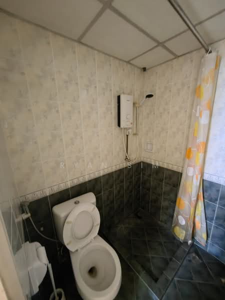 Kondominium untuk Disewa di Marina Bay Condominium - Ryan Sim - Bathroom - PropertyGuru.com.my