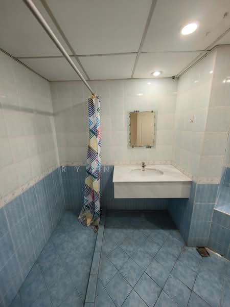 Kondominium untuk Disewa di Marina Bay Condominium - Ryan Sim - Bathroom - PropertyGuru.com.my