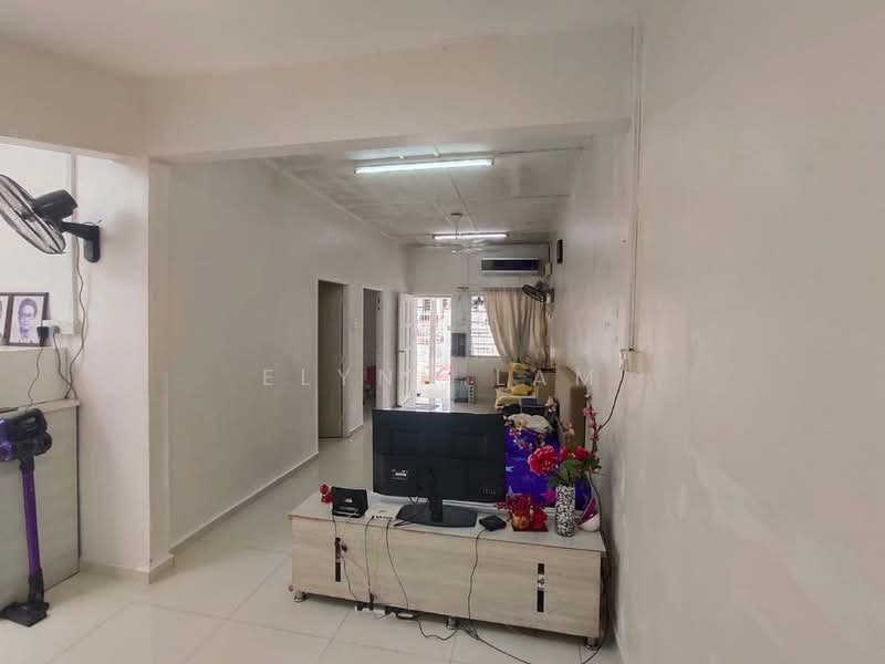 Rumah Teres 1 Tingkat untuk Dijual di Taman Century (Johor Bahru) - Elynn Lam - Living Room - PropertyGuru.com.my