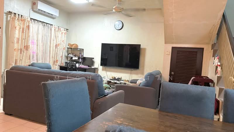 2-storey Terraced House for Sale in Bandar Putra Permai (Seri Kembangan) - Michelle Tan - Living Room - PropertyGuru.com.my