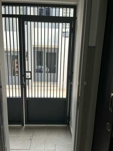 2-storey Terraced House for Sale in Elmina West (Sungai Buloh) - Kevin Dass - Entrance - PropertyGuru.com.my