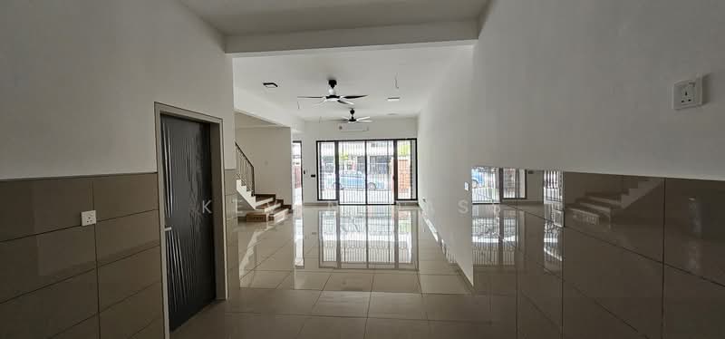 2-storey Terraced House for Sale in Elmina West (Sungai Buloh) - Kevin Dass - Entrance - PropertyGuru.com.my