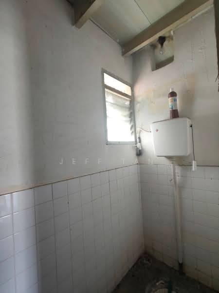 2-storey Terraced House for Sale in Taman Kledang (Menglembu) - Jeff Tan - Bathroom - PropertyGuru.com.my