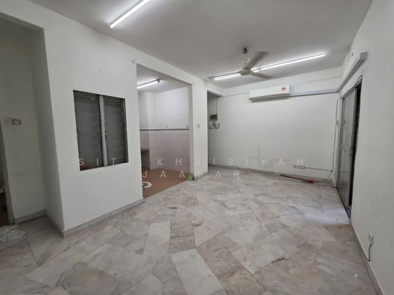 Apartment for Sale at Apartment Sri Ara - SITI KHAIRIYAH JAAFAR - Living Room - PropertyGuru.com.my