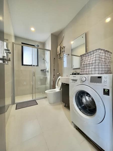 Condominium for Rent at Bay Point @ Country Garden Danga Bay - Annie Chai - Bathroom - PropertyGuru.com.my