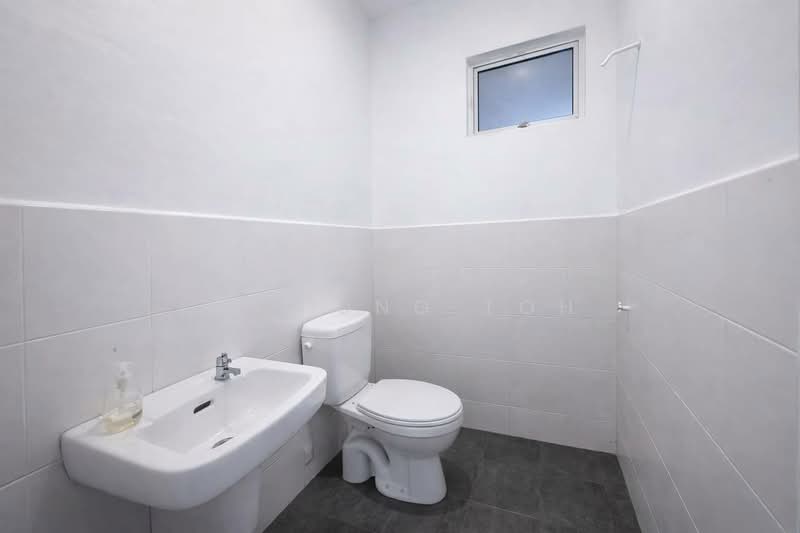 Rumah Teres 2 Tingkat untuk Dijual di Kota Masai (Pasir Gudang) - Ee Fong Toh - Bathroom - PropertyGuru.com.my
