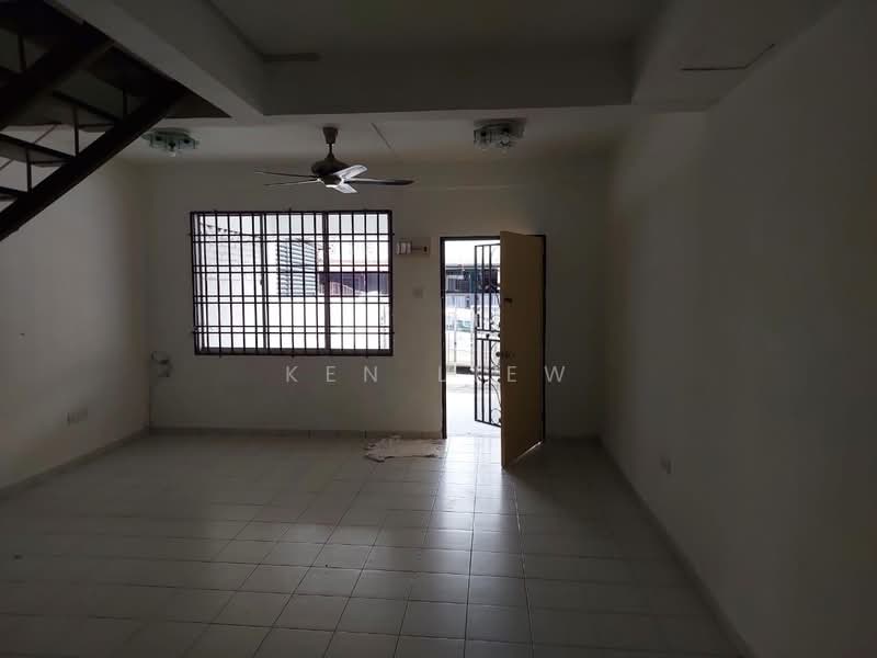 Rumah Teres 2 Tingkat untuk Disewa di Kelapa Sawit (Kulai) - Ken Liew - Living Room - PropertyGuru.com.my