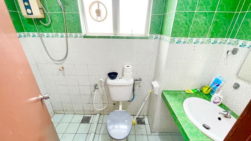 Pangsapuri untuk Dijual di Permata Heights - Ahmad Fikri Amer Hamzah - Bathroom - PropertyGuru.com.my