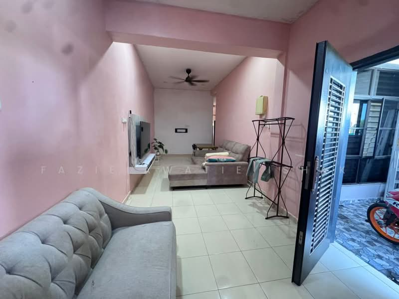 Rumah Teres 1 Tingkat untuk Dijual di Kuantan (Pahang) - Fazielawatie Ishak - Living Room - PropertyGuru.com.my