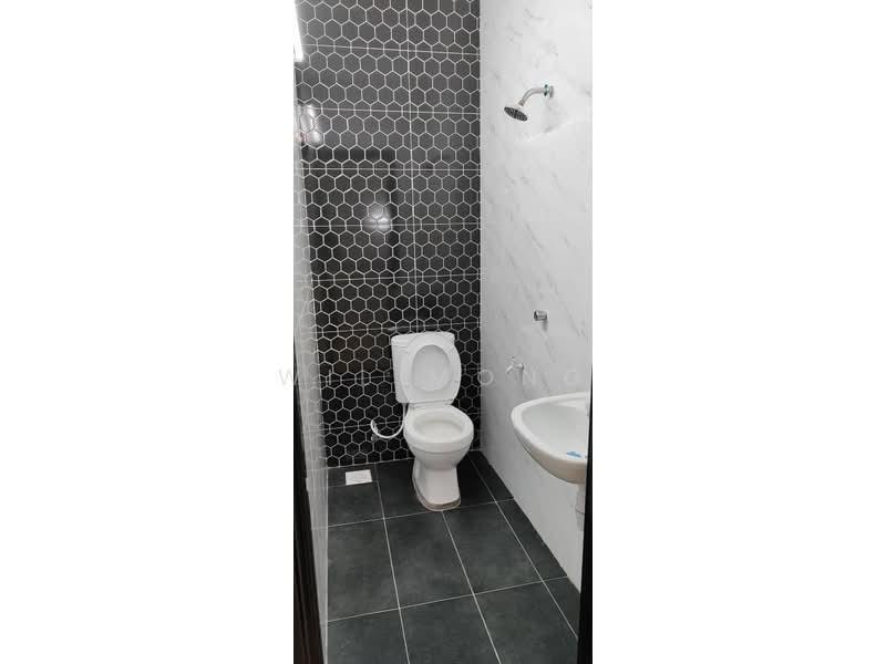 Townhouse for Sale in Taman Tampoi Indah (Tampoi) - Wil Mong - Bathroom - PropertyGuru.com.my