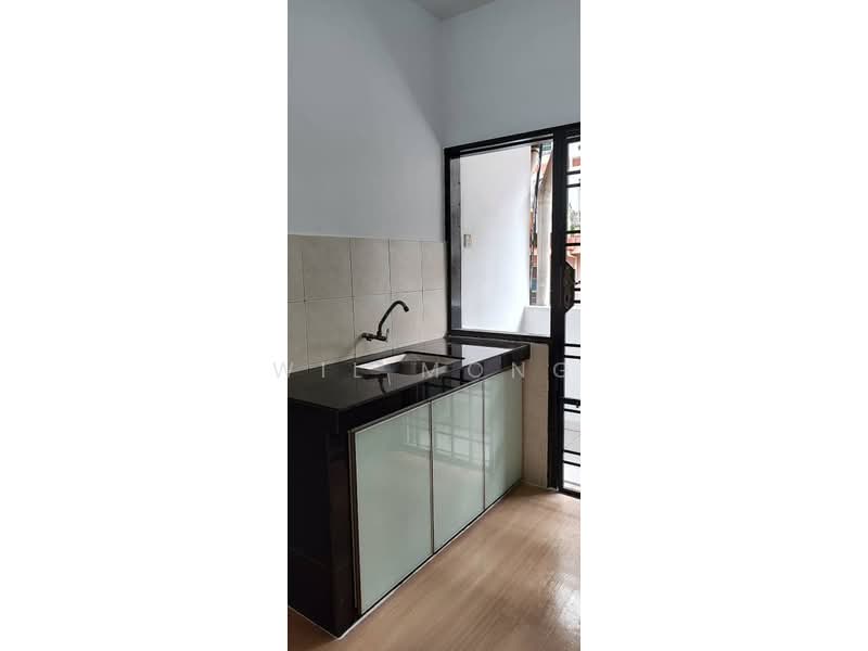 Townhouse for Sale in Taman Tampoi Indah (Tampoi) - Wil Mong - Kitchen - PropertyGuru.com.my
